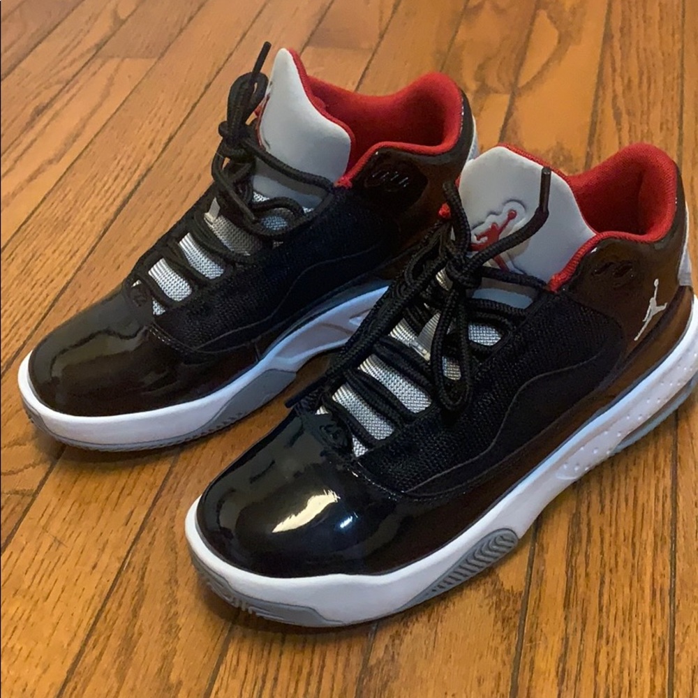 Jordan Max Aura kids Size 5.5 Y - Never Work
